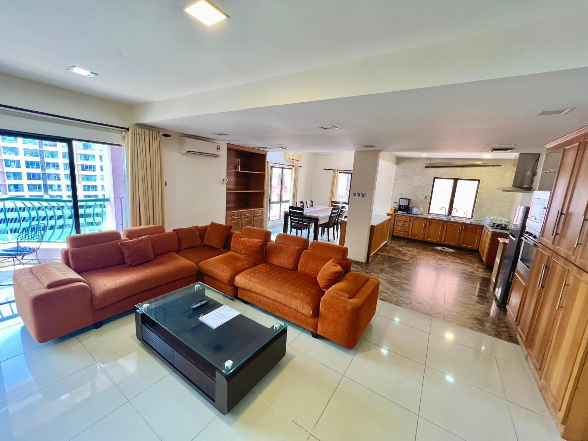 Penthouse Marina Court Vacation Home 4 Bedrooms Kota Kinabalu 14Pax Exterior foto